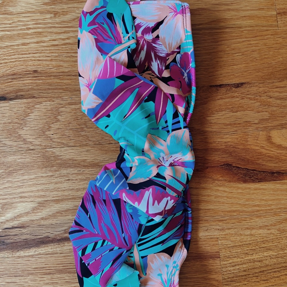 Roxy strapless bikini top